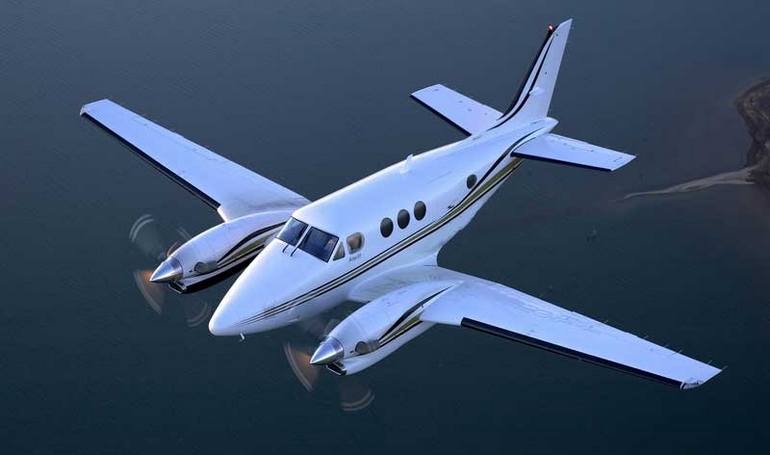 BEECH 90 (A90) King Air BEECH 90 (B90) King Air BEECH 90 (C90) King Air BEECH 90 (D90) King Air BEECH 90 (E90) King Air BEECH 90 King Air BEECH T-44 Pegasus BEECHCRAFT 90 King Air 90 HAWKER BEECHCRAFT 90 King Air 90 JETCRAFTERS Taurus 90 RAYTHEON 90 King Air SWEARINGEN Taurus 90 BE9L aircraft photograph