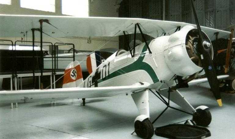 BITZ B�-133 Jungmeister BUCKER B�-133 Jungmeister BUCKER PRADO B�-133 Jungmeister CASA 1-133 DORNIER DoB�-133 Jungmeister BU33 aircraft photograph