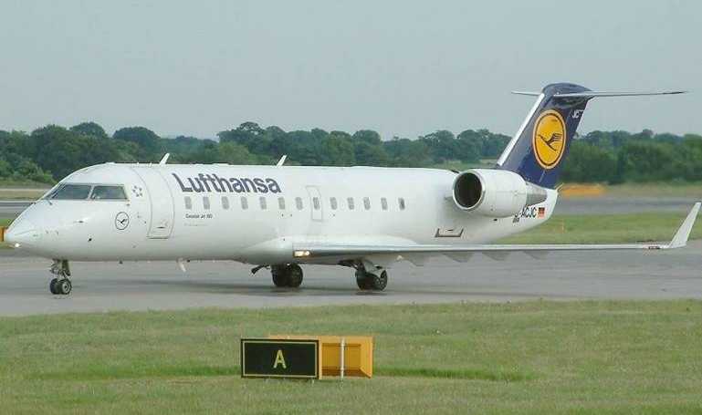CANADAIR CL-600 Regional Jet CRJ-100 CANADAIR CL-600 Regional Jet RJ-100 CRJ1 aircraft photograph