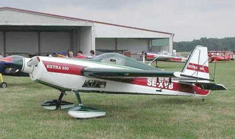 EXTRA EA-230 E230 aircraft photograph