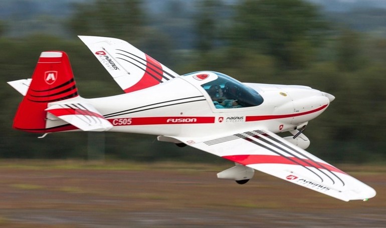 MAGNUS MG-11 eFusion EFUS aircraft photograph