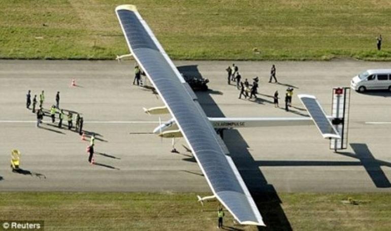 SOLAR IMPULSE 2 SOL2 aircraft photograph