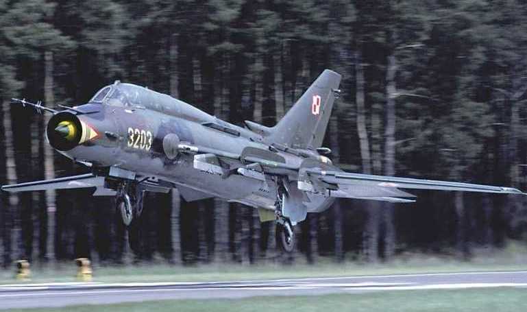 SUKHOI Su-17 SUKHOI Su-20 SUKHOI Su-22 SU17 aircraft photograph